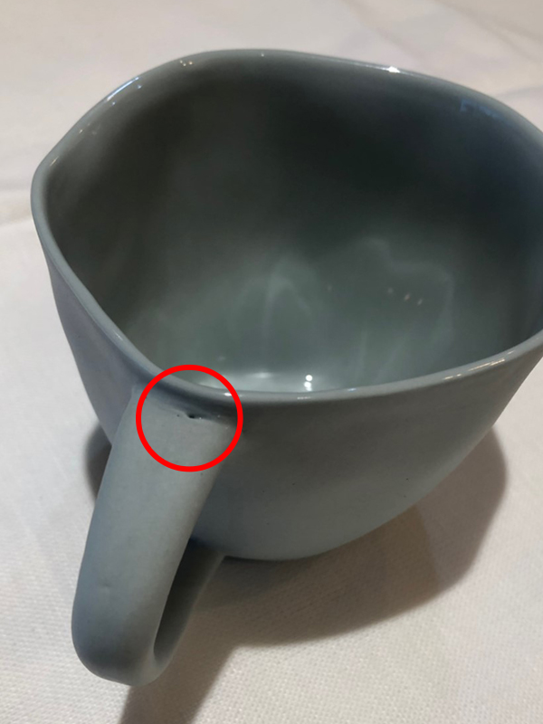 小さな穴
